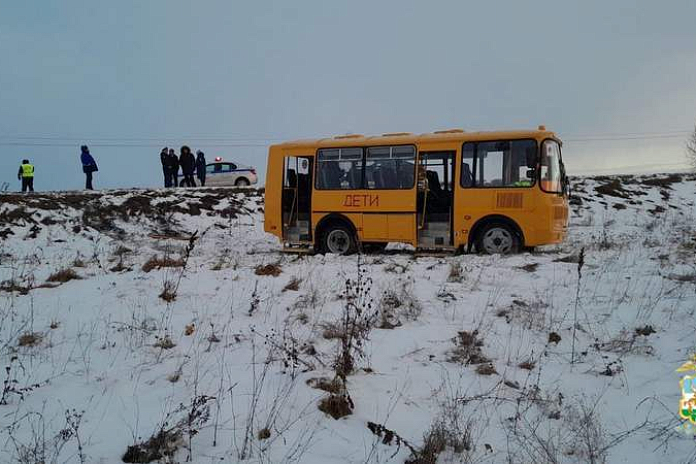 Госавтоинспекция: Гололед мог стать причиной аварии со школьным автобусом в Башкирии