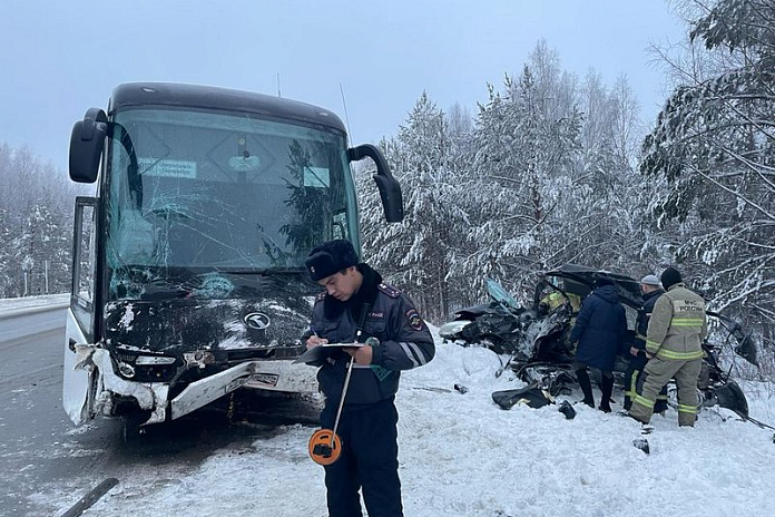 Трое взрослых и ребенок погибли в ДТП на трассе Екатеринбург – Серов в Свердловской области