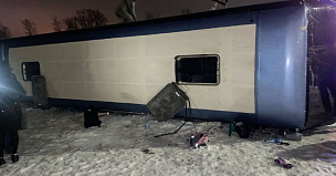 Шесть человек пострадали при опрокидывании автобуса с трассы М-4 Дон в Воронежской области