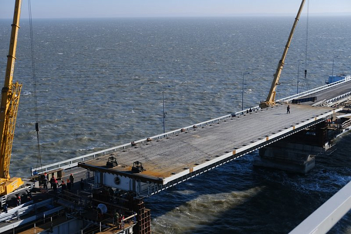 Завершена надвижка первого пролета левой автодорожной части Крымского моста