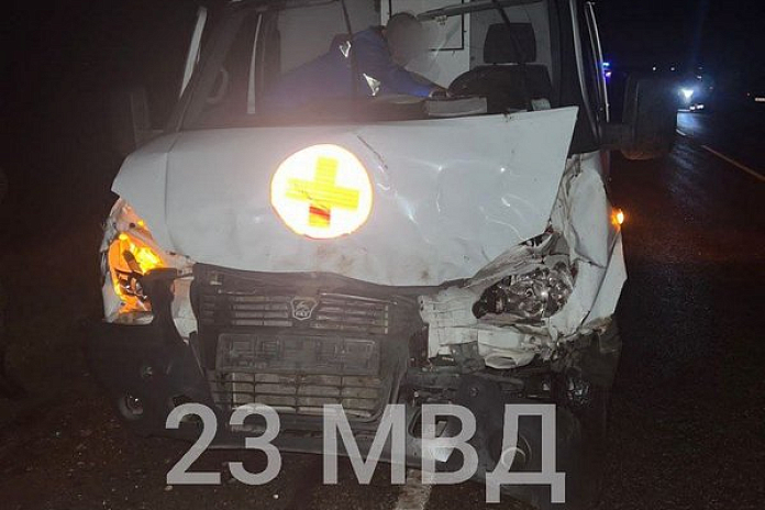 Два человека погибли в тройном ДТП с участием коровы на Кубани