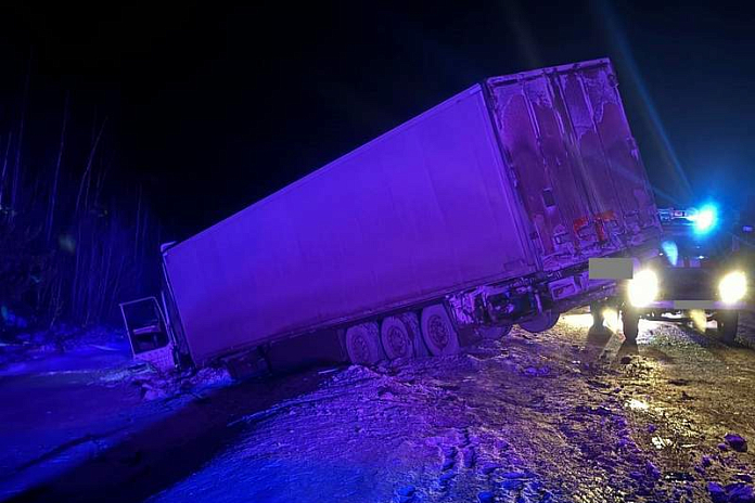 Двое погибли в аварии на федеральной трассе в Кировской области