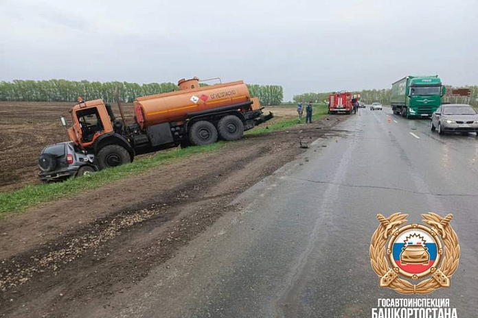 Водитель и пассажир «Нивы» погибли в ДТП с грузовиком в Башкирии