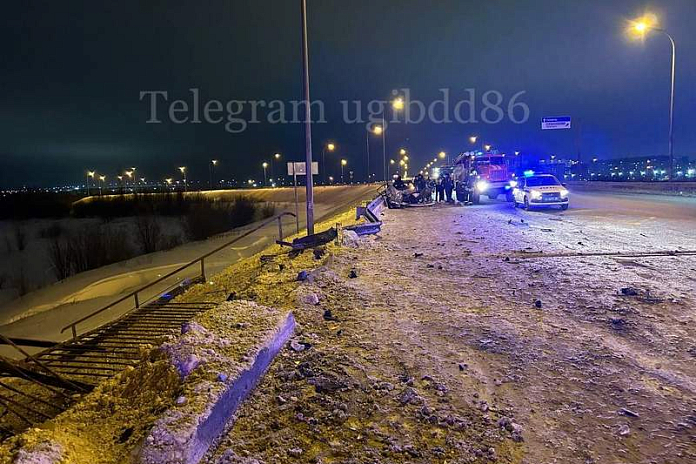 Водитель и два пассажира легковушки погибли в ДТП с грузовиком на подъезде к Сургуту в Югре