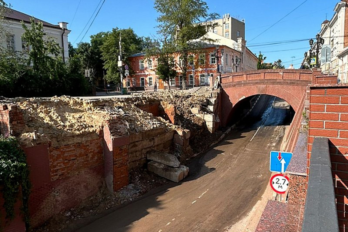 Ливень в Воронеже разрушил часть подпорной стены Каменного моста