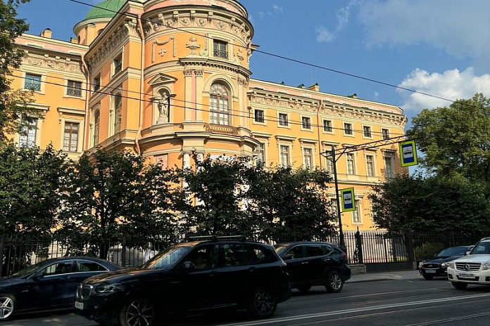В центре Петербурга ограничивается движение из-за фестиваля «Фонтанка SUP», празднования Дня ВДВ и съемок фильма