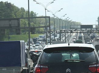 В два ДТП на северо-западе МКАД в Москве попали 9 машин: движение затруднено