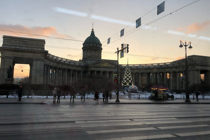 Дорожную обстановку на Невском проспекте в Петербурге контролируют 78 камер