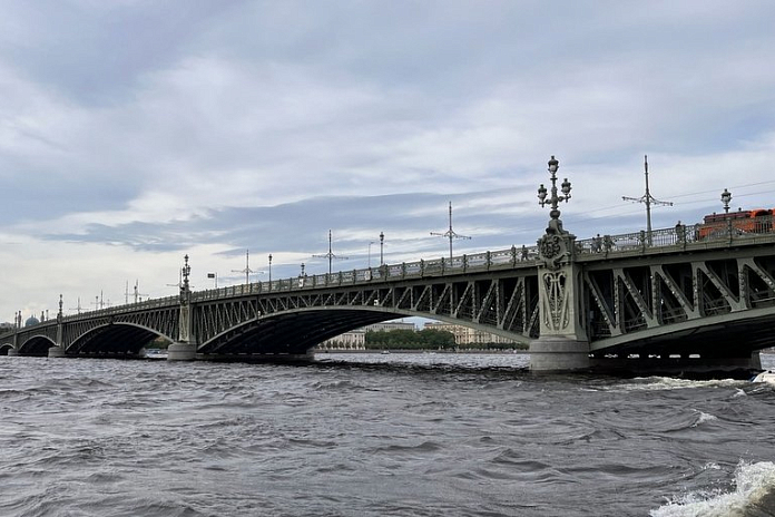 Троицкий мост в Петербурге комплексно отремонтируют