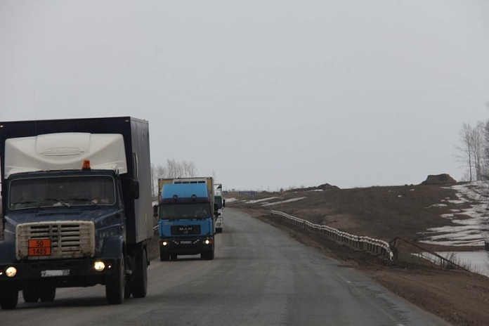 С 1 апреля ограничат движение грузовиков по дорогам в Курганской области