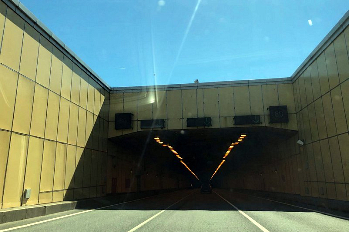 В тоннеле дамбы Петербурга в мае ограничат движение
